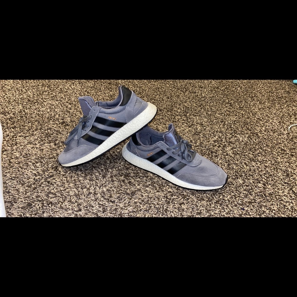 Adidas Sneakers